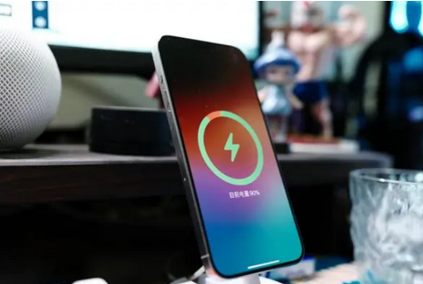横林镇苹果15换屏服务分享用什么充电器给iPhone15充电更好 
